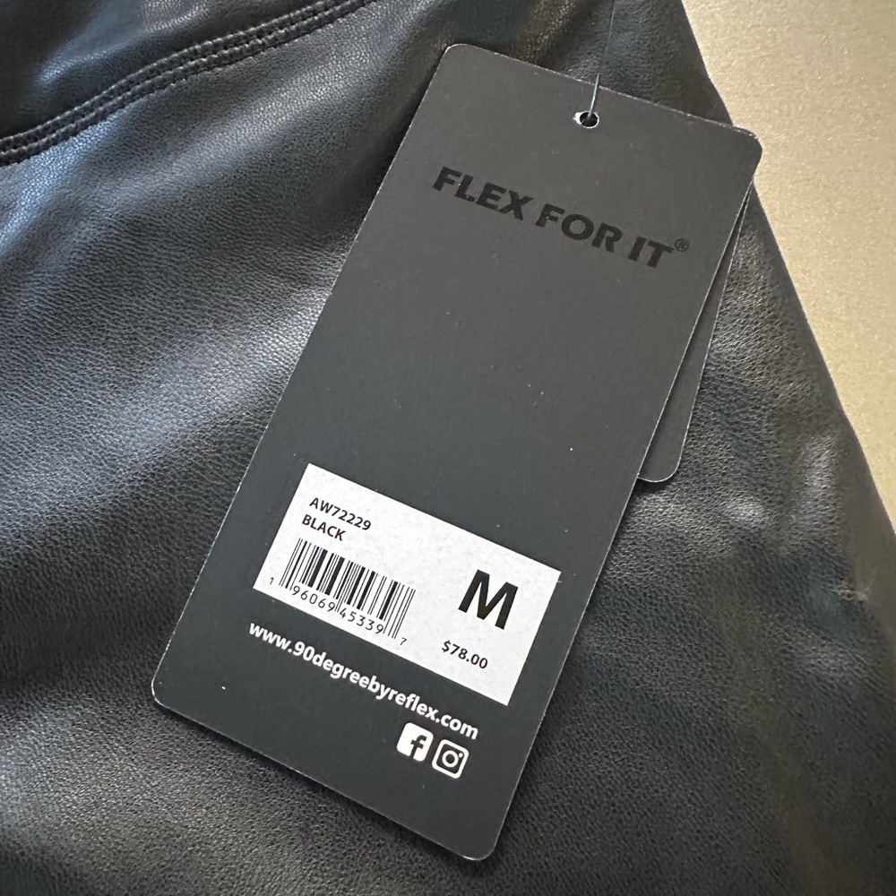 Black Faux Leather Leggings size medium
90 degrees - Picture 4 of 4